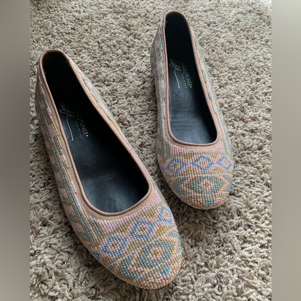 Donald J Pliner flats embroidered multicolor bids size 7 blushed pink & blue